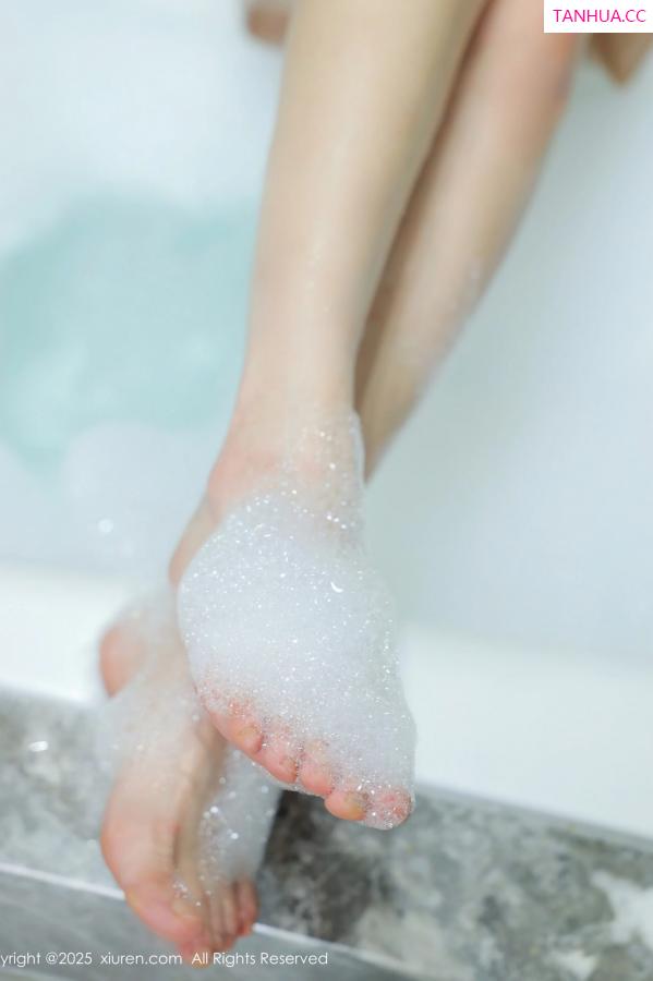   [XiuRen]高清写真图 2025.08.14 No.10649 苏一诺 亮片比基尼第30张图片